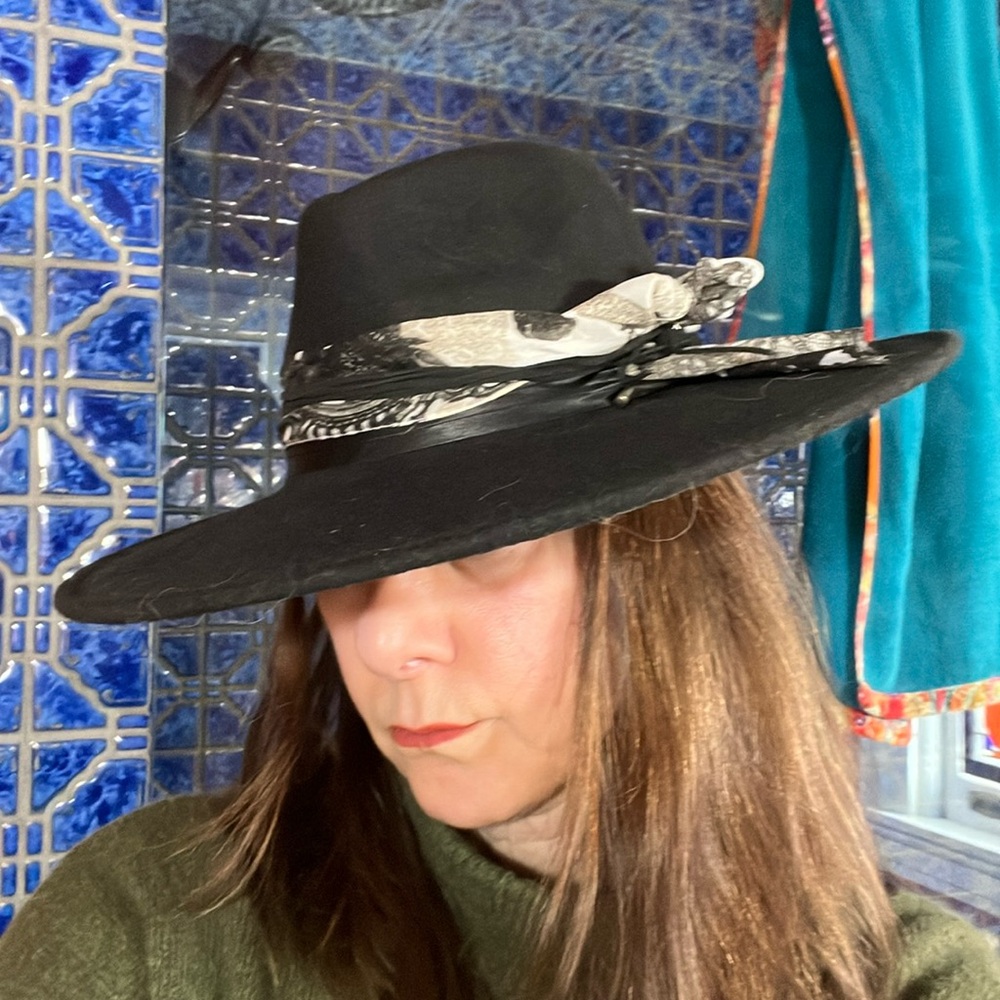 Gorgeous Hat 20”